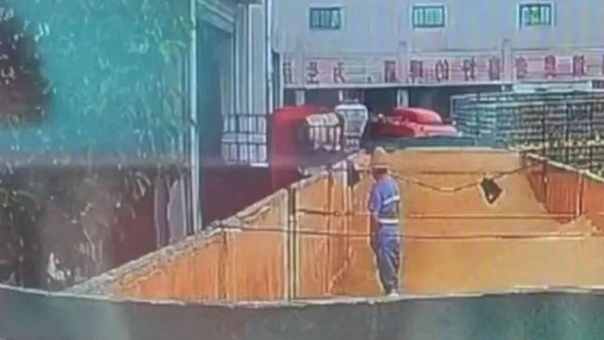 Пипнаха го: Работник уринира в резервоар за бира във фабриката на...