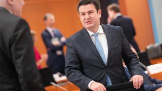 Германия посече украинските бежанци, спря им кранчето и ги прати да…