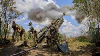 Украинският премиер: Всички складове за боеприпаси по света са празни