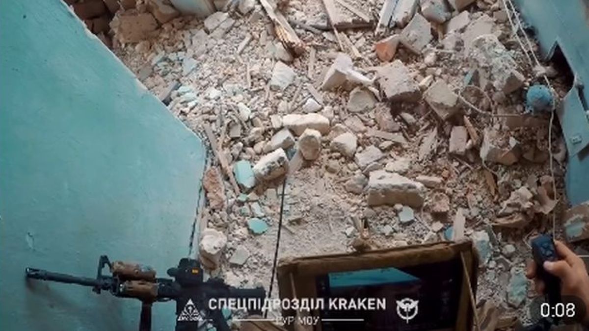 ВИДЕО от войната: Украинските военни показаха как действа уникалният дрон Black Hornet Nano
