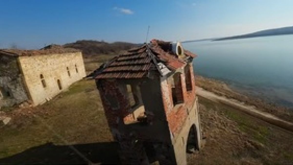 Сушата изкара наяве светиня от водите на язовир "Огоста" ВИДЕО