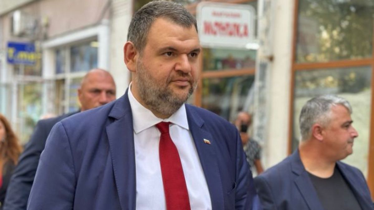 Пеевски: Премиерът да докладва писмено на парламента казуса “Лукойл”