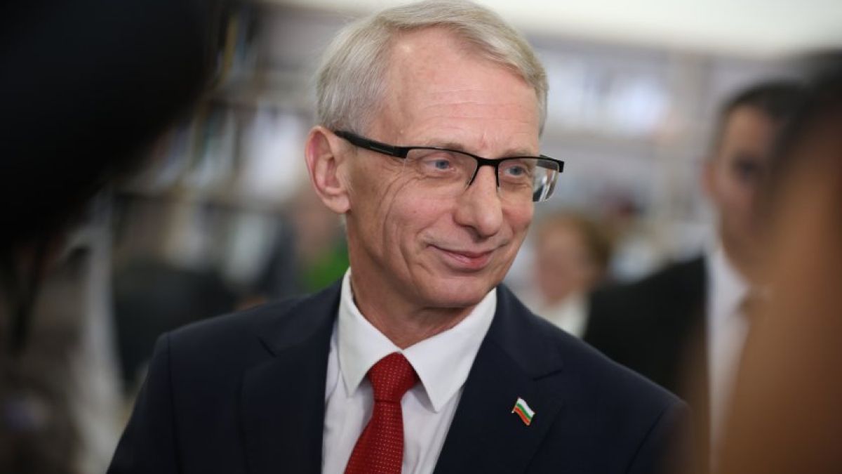 Денков на крака в Брюксел, чака го важен ден