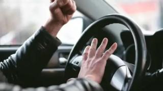Грозна проява на агресия на пътя от шофьор към майка, а причината е абсурдна
