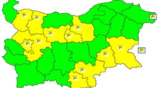Кодове за опасно време в петък в 11 области