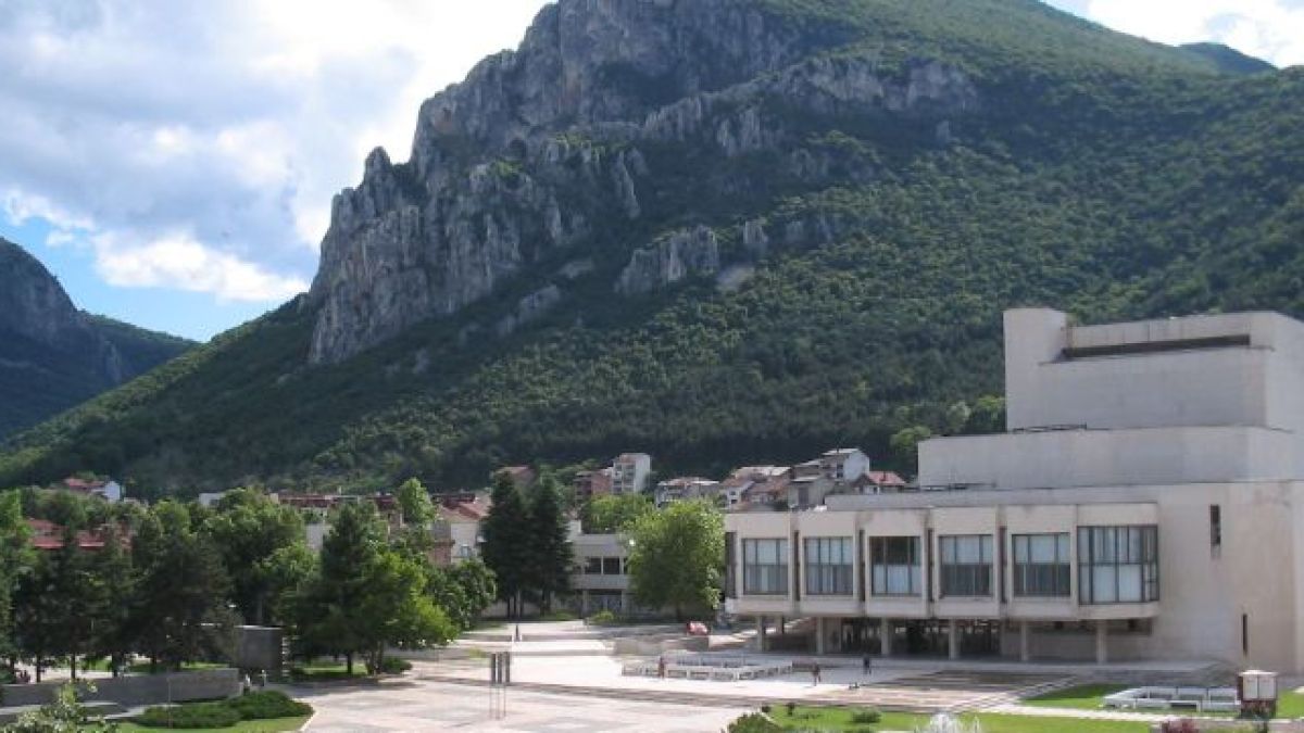 Ето каква история се крие зад култовата фраза "Във Враца гарга не каца"
