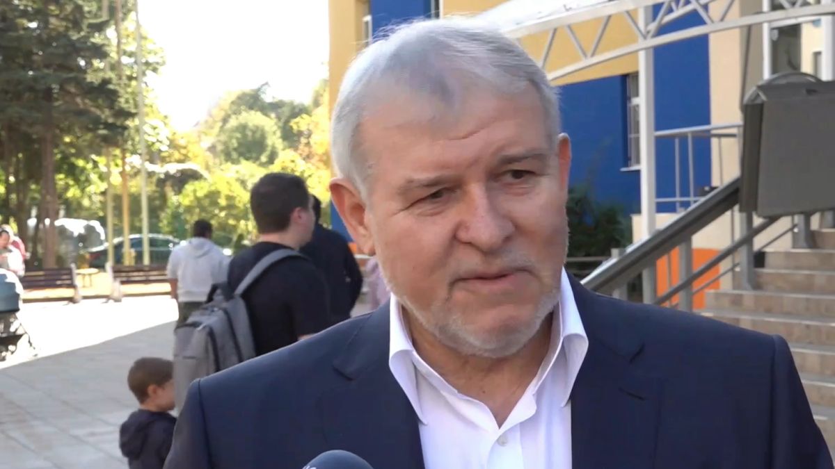 Румен Христов пусна своята бюлетина и определи тези избори за най...