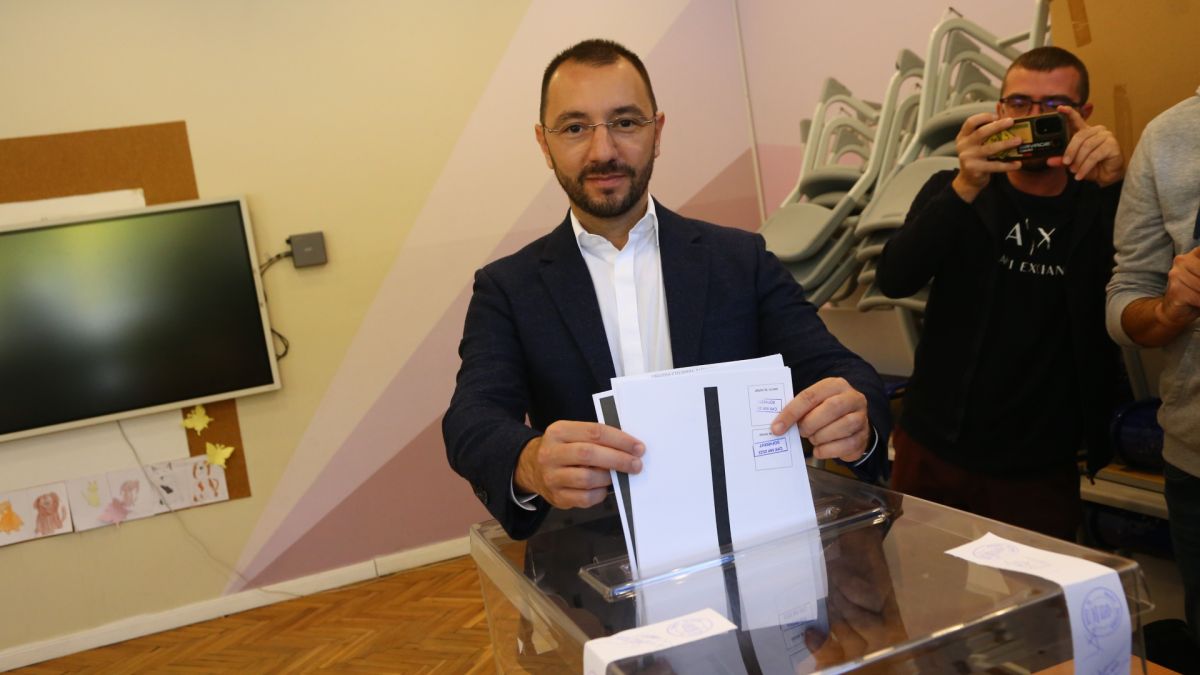 Политолог огласи как ПП-ДБ сами са си подляли вода за Варна, прозря защо Хекимян се издъни