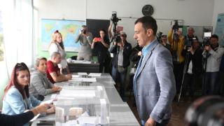 Политолог: Тези, които не искаха БСП да управлява, ще подкрепят внука на ДС