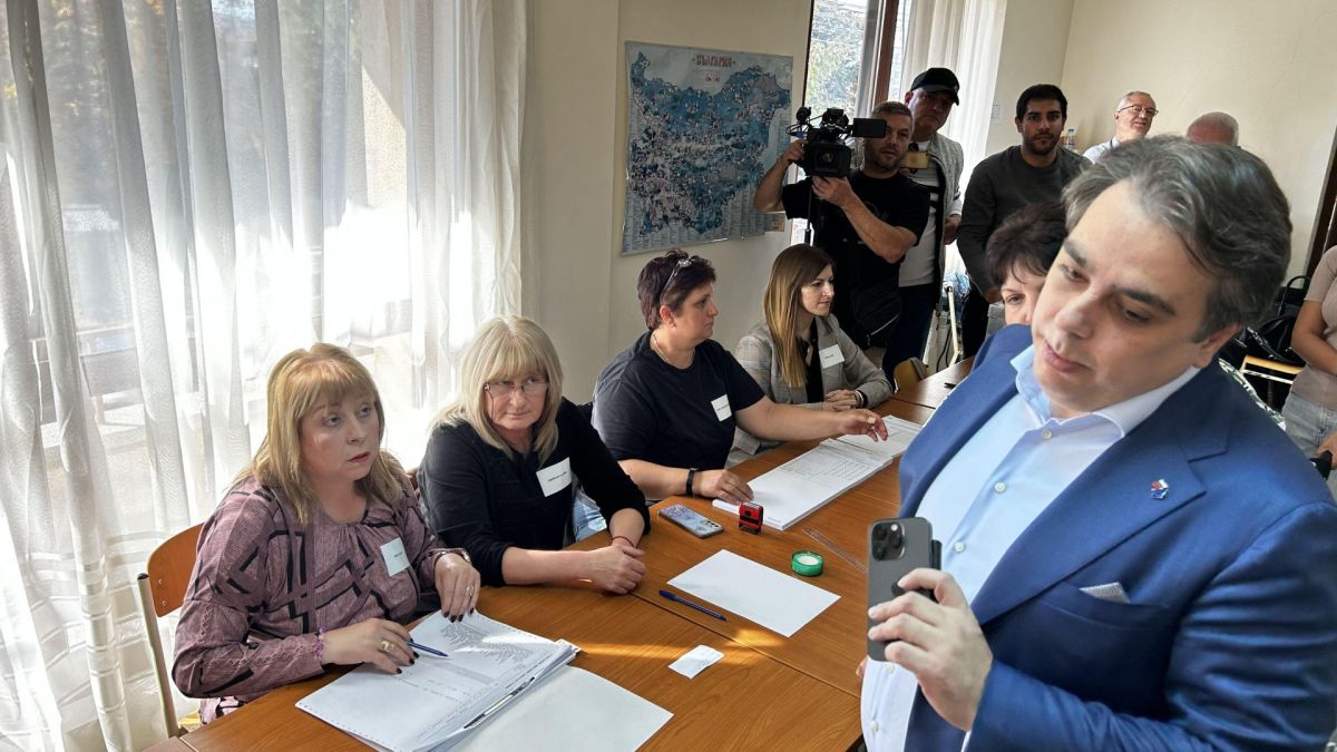 ЦИК реши съдбата на Асен Василев ДОКУМЕНТ
