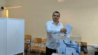 Няма да повярвате с какво искаше да гласува кандидат-кметът Бачийски СНИМКА