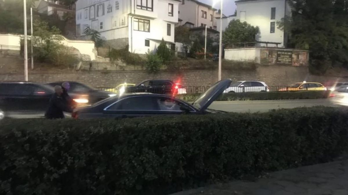 Цял Пловдив говори за тези полицаи, какви ги свършиха в центъра в час пик СНИМКИ