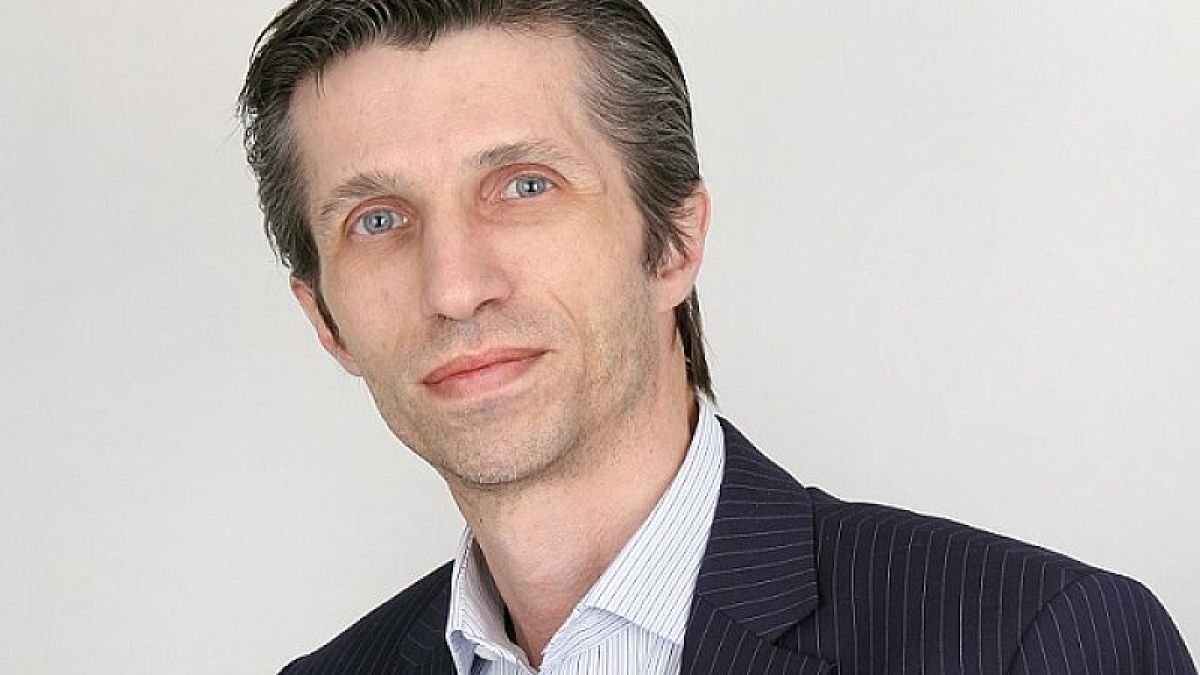 Финансова секира: Банките ще ни цакат със скъпарски такси, доц. Григор Сарийски обясни защо