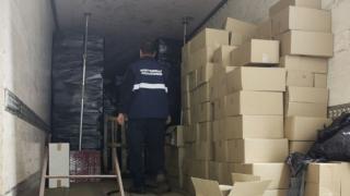Митничари от Русенско спряха три камиона за проверка и онемяха от видяното вътре СНИМКА