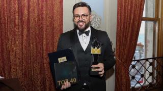 Наш лекар удиви всички на Парижкия бал СНИМКА