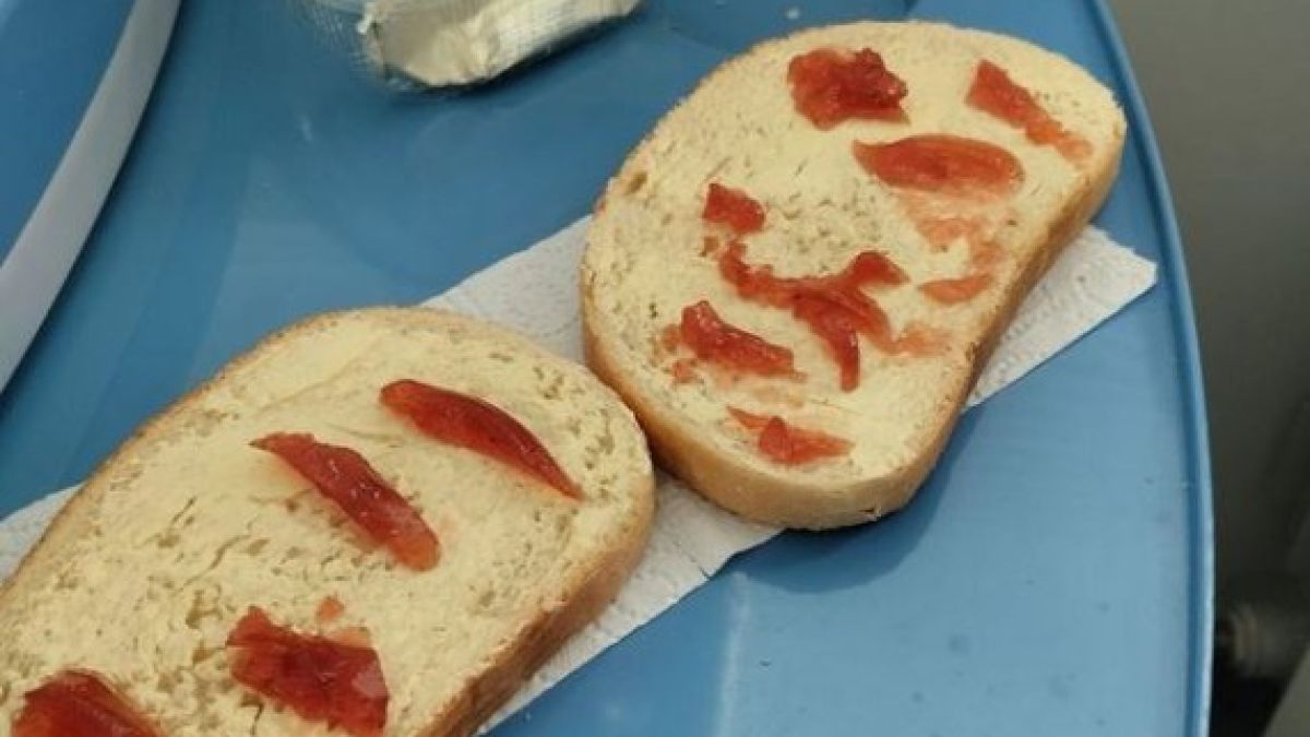 Пациент показа закуската си в болница във Велико Търново и взриви мрежата СНИМКА