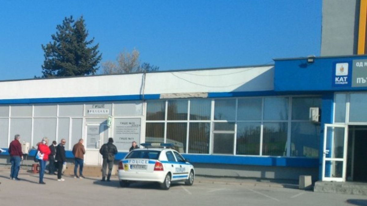 Пловдивчанка гневно: Това безумие се случва всеки ден пред очите на служителите на КАТ!