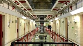 Пипнаха надзиратели в затвора в сексоргии, ч*кали се в джакузи и...