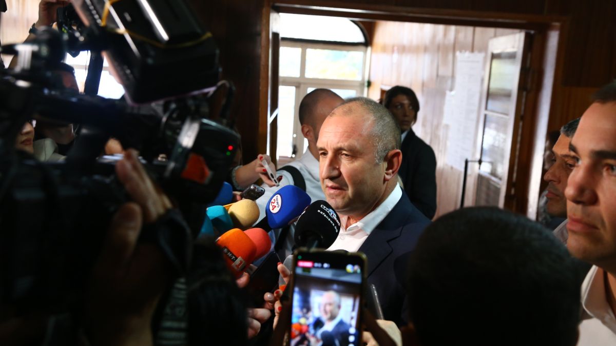Радев с тревожни думи пред българския контингент в Косово 