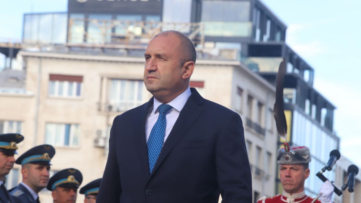 Румен Радев със силни думи за отец Боян Саръев 