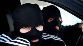 Извънредно: Удариха нотариална кантора край София