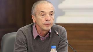 Доц. Мангъров изненада: Препоръчвам на всички около мен, аз вече се...