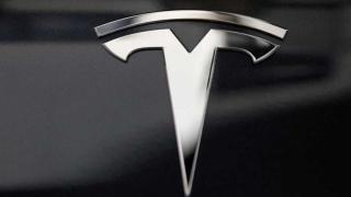 Българин накара всички родни фенове на Tesla да му завиждат СНИМКА