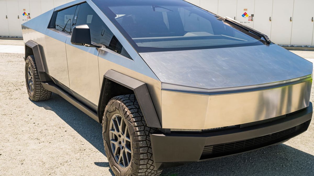 Заснеха как Tesla Cybertruck гази офроуда ВИДЕО