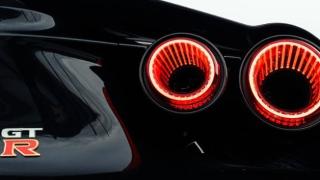Страхотен: Продава се най-бързият и най-скъп Nissan в историята СНИМКИ