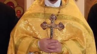 Свещеник закла жена си пред очите на дъщеря им и напъха главата ѝ във фризера 