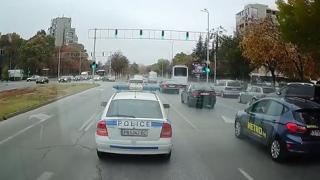 Пловдивски полицаи втрещиха всички шофьори с безумната си маневра ВИДЕО 