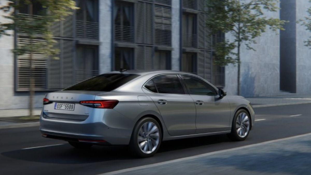 Високотехнологичен флагман: Представиха официално новата Skoda Superb ВИДЕО