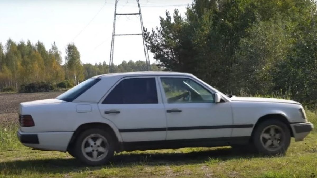 Mercedes престоя захвърлен с години и след това показа какво е немско качество ВИДЕО
