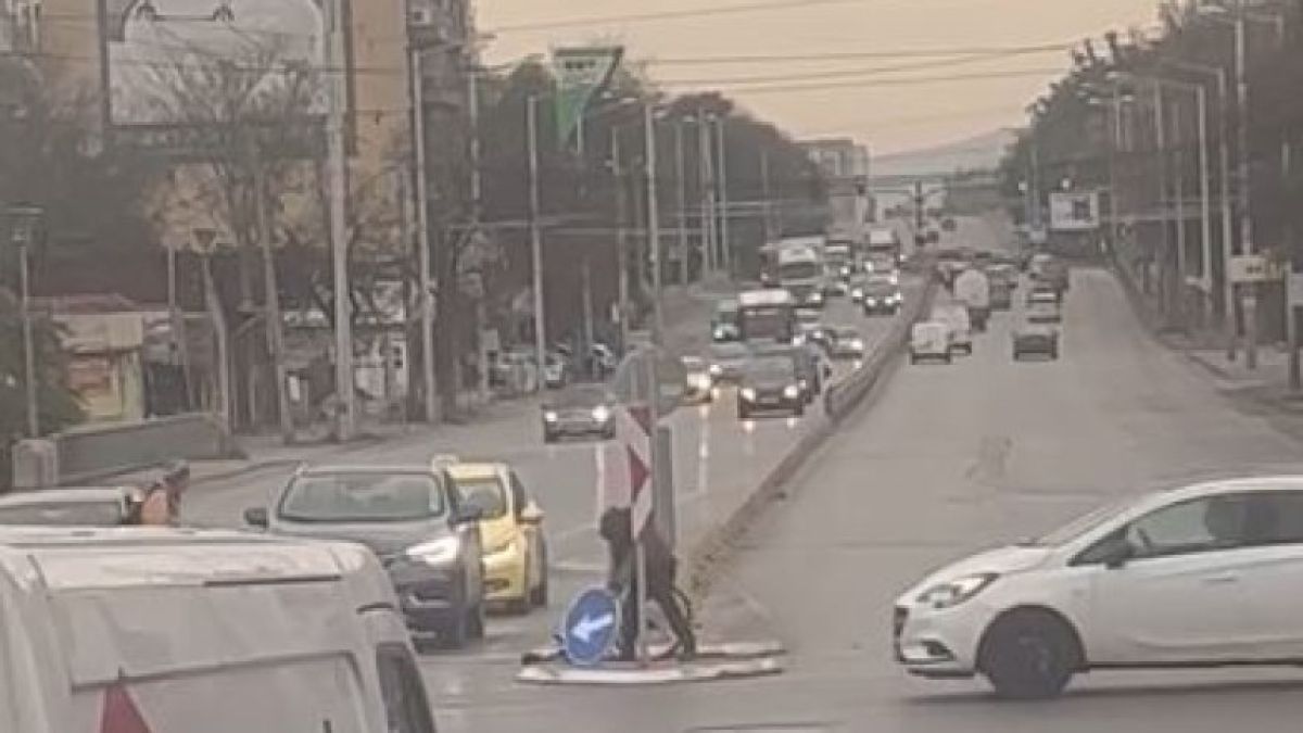 Софиянец с колело откачи на голям булевард и нарита ... ВИДЕО 