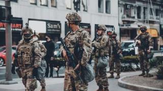 ВИДЕО 18+ от войната: Екстремисти на Хамас изкачат изпод земята, громят танкове, разстрелват израелци