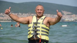 Пак го направи! Пламен Пържолата поръча „златен“ телешки рибай стек, но този път... СНИМКИ