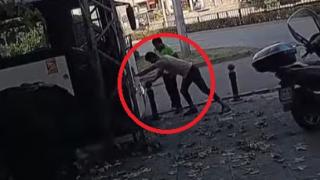 Калпав шофьор заклещи автобуса си в Пловдив, слезе и започна да троши... ВИДЕО