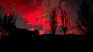 Поличба или чудо! Кървавочервено небе захлупи България след втория тур на кметските избори! Зрелищни СНИМКИ