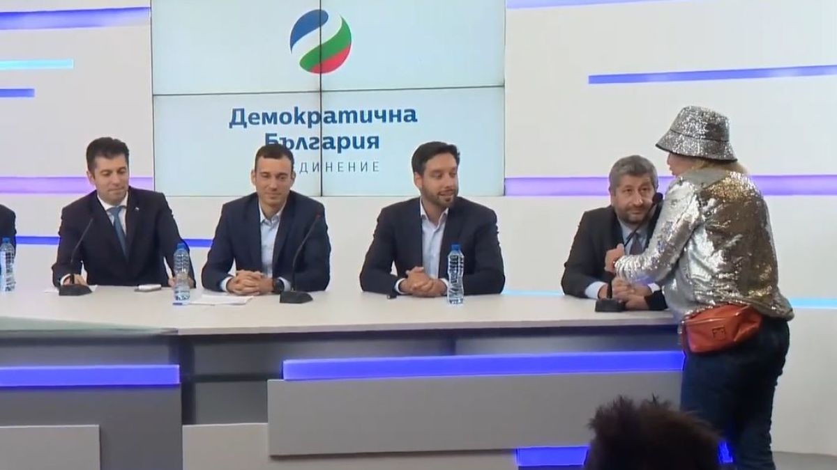 Беновска изчерви Кирил Петков с въпрос за дюкяна, Терзиев се плесна по челото ВИДЕО