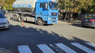 Ужас в Бургас! Огромна цистерна блъсна жена СНИМКИ