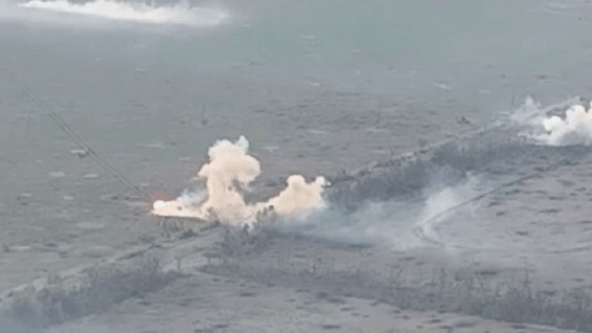 ВИДЕО от войната: Украински граничари поразиха руска техника в Мариинско направление