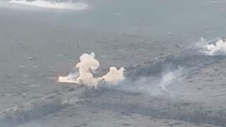 ВИДЕО от войната: Украински граничари поразиха руска техника в Мариинско направление