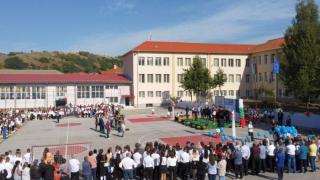 Извратена порно игра с ученички в сатовчанското с. Кочан