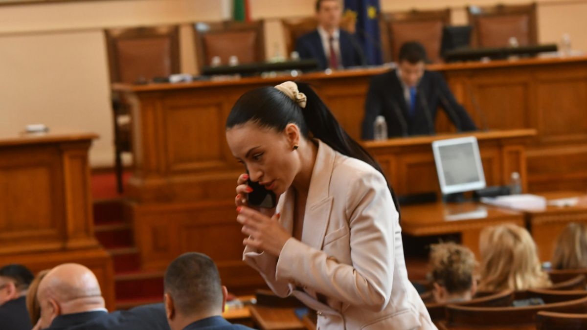 Край на мистерията: Красивата депутатка от ГЕРБ разкри защо изненадващо хвърли оставка!