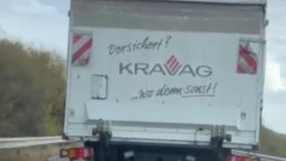 Кошмар на пътя: Камион се опитва нарочно да блъсне кола и ето какво се случи ВИДЕО