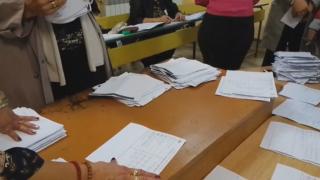 Тя само ми ги държи, оти няма кой да ми ги... Още бисери от дописването на бюлетини