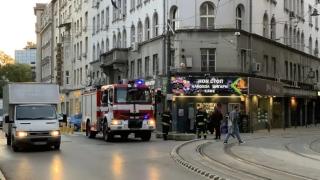 Пожар в сърцето на София вдигна службите на крак