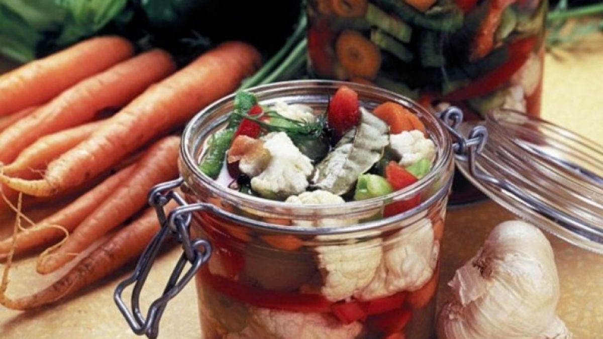 Парената туршия става уникално вкусна, направите ли я така
