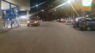 Този тарикат още малко в магазина щеше да влезе с колата