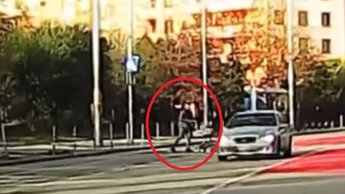 Наглец с Мерцедес втрещи столичани на зебра и запали мрежата  СНИМКИ